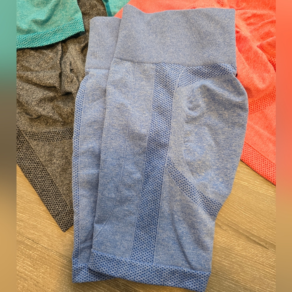 4 short leggings bundle - Picture 3 of 4